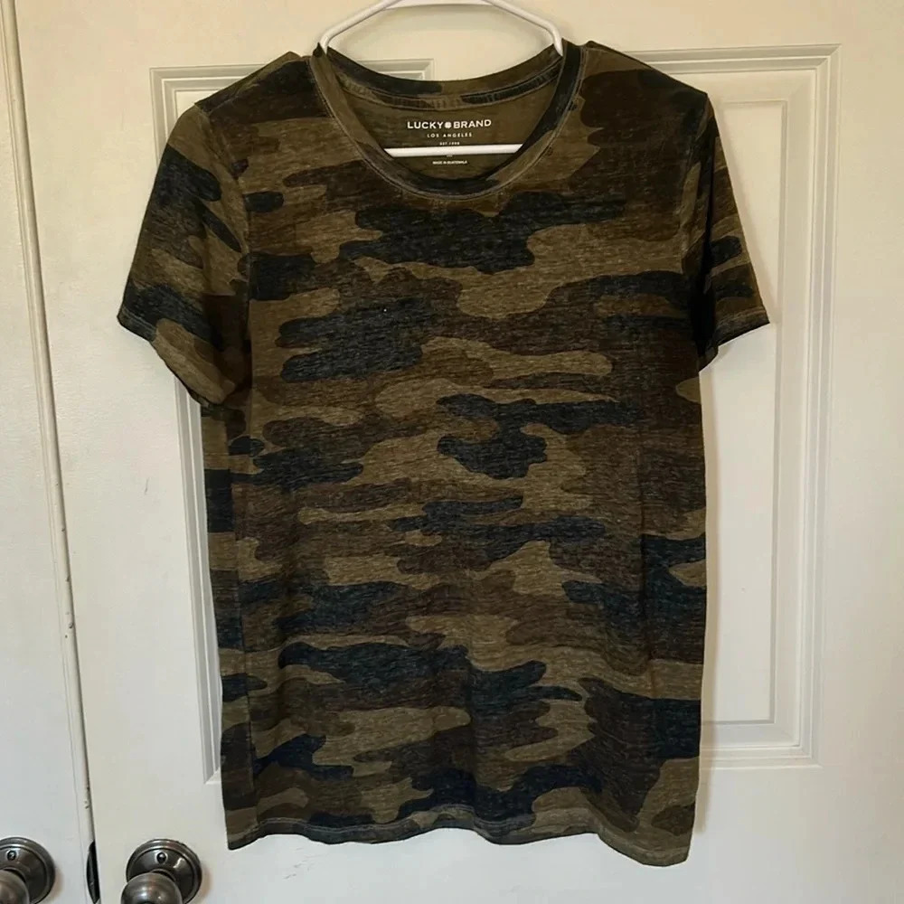 Lucky camouflage short sleeve T-shirt size medium olive green